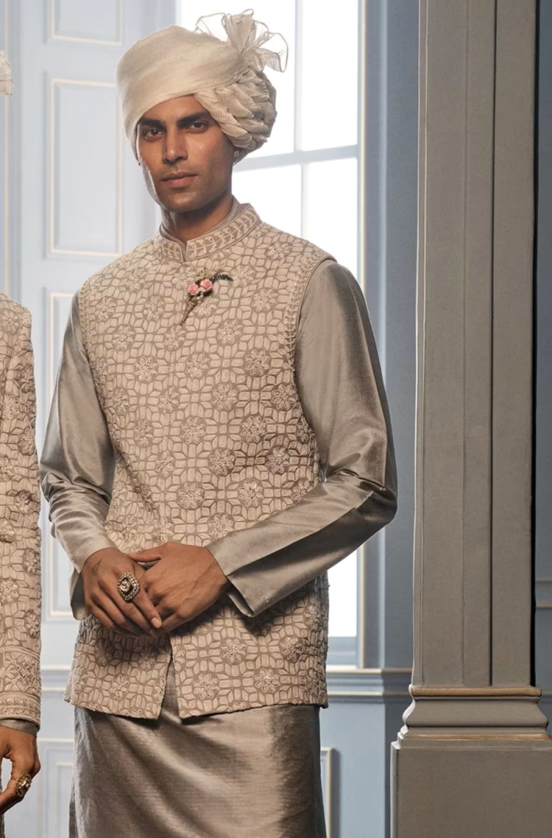 Ivory Dori Circular Embroidered Bundi Set