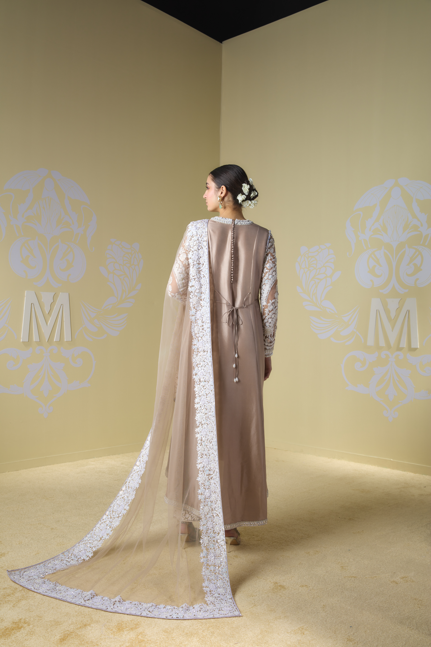 Oyster Kashmiri Embroidered Kurta Set