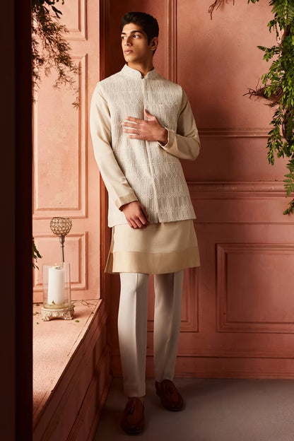 Fawn Geometric Dori Embroidered Bundi Set