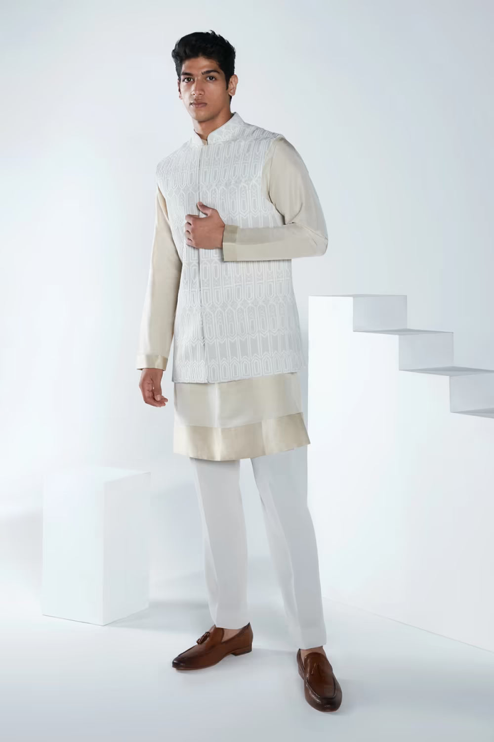 Fawn Geometric Dori Embroidered Bundi Set