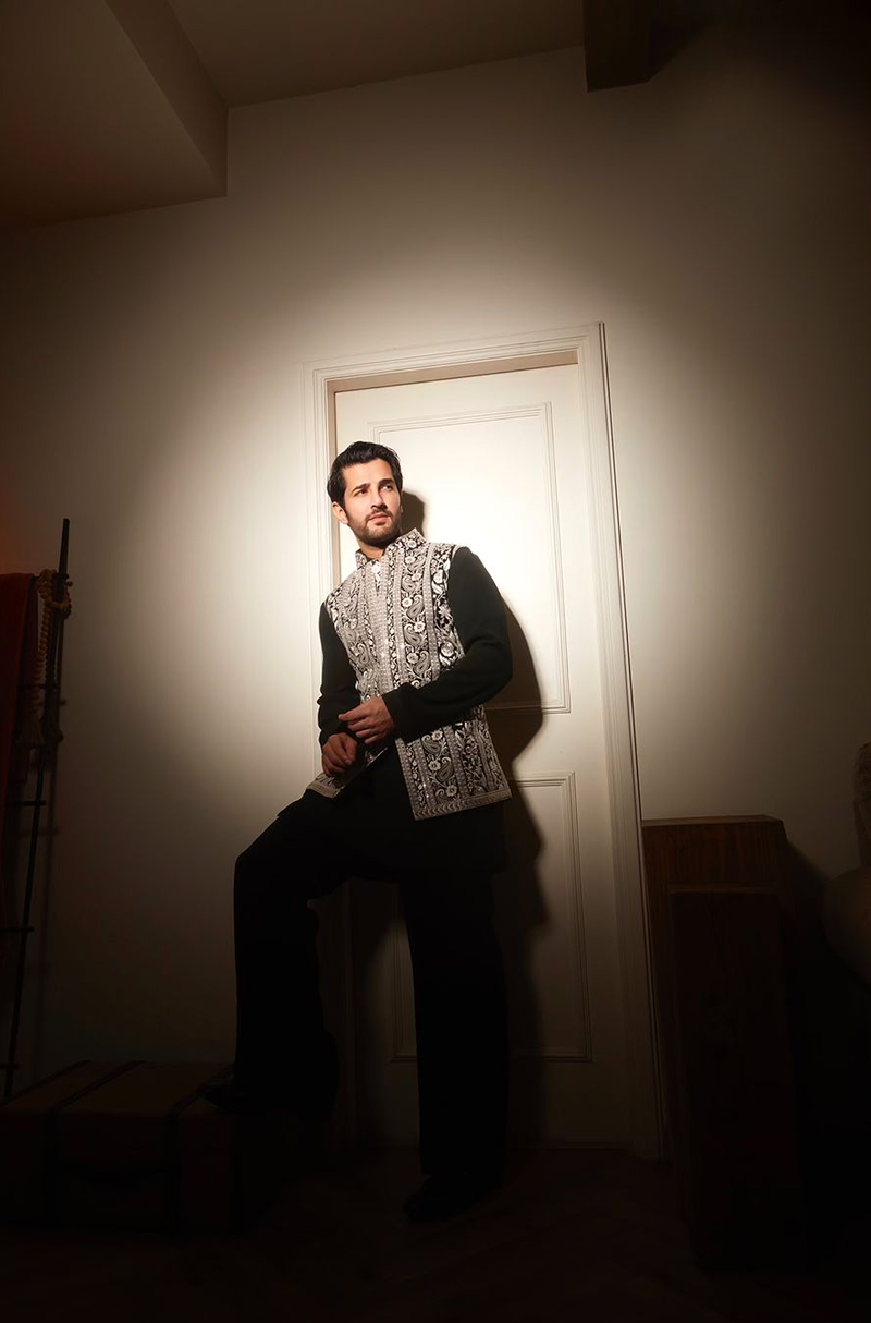 Aditya Seal in our Black with Ivory Thread Embroidered Bandi Set